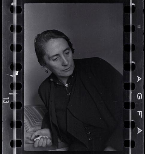 Chim (David Seymour) - Dolores Ibárruri (La Pasionaria), Madrid, Finales de abril, primeros de julio 1936. Negativo © Estate of Chim (David Seymour) / Magnum