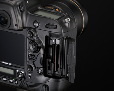 Nikon D4 ranura para tarjeta de memoria
