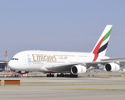 Emirates, cuatro continentes en un mismo día