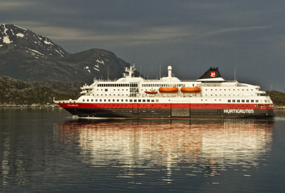 Hurtigruten recorre la costa noruega en español