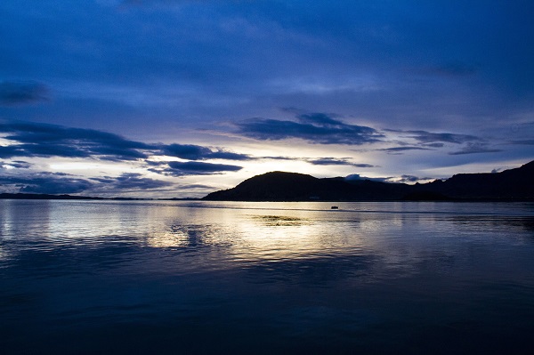 Foto: Amanecer en el Lago Titicaca ©Fernando López