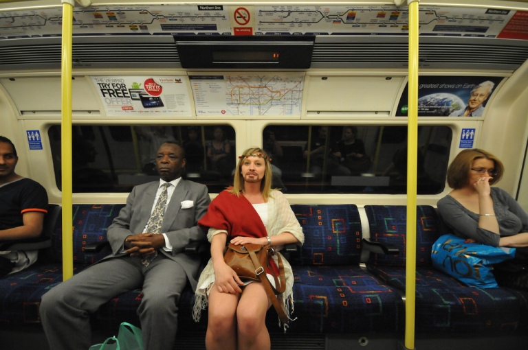 Imagen: Una participante de la Christathon en el metro de Londres. Flickr / anOkey