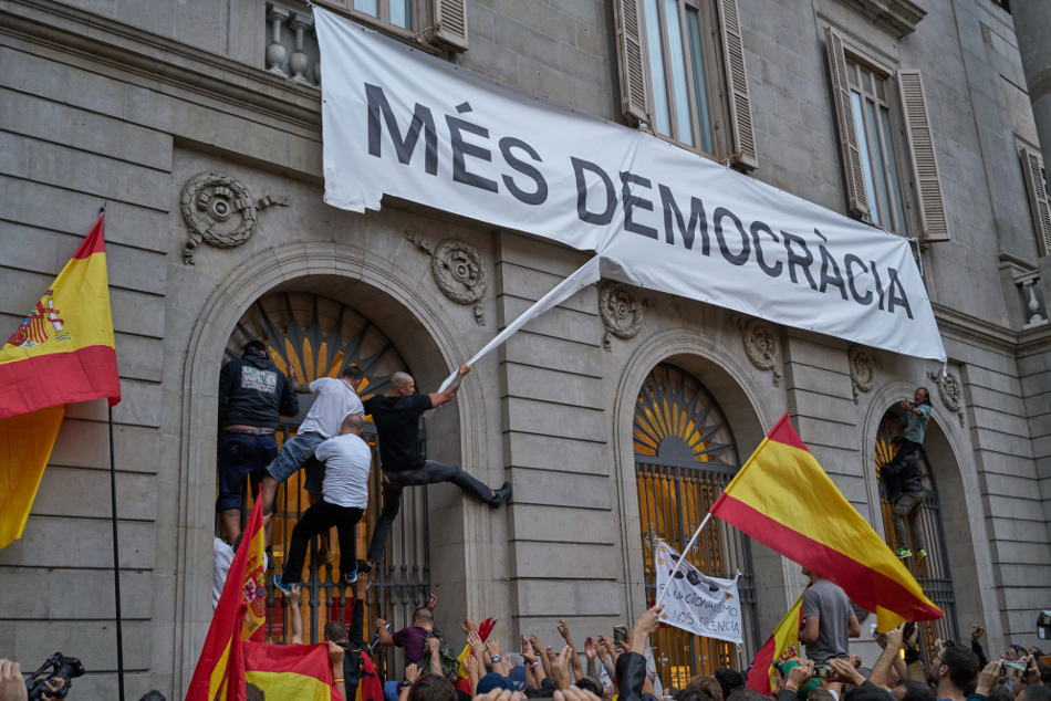 Samuel Aranda 2017 Manifestación en contra del referéndum del 1 de octubre, plaza de Sant Jaume