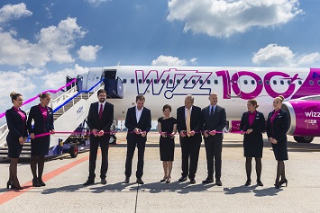 La flota de Wizz Air alcanza los 100 aviones