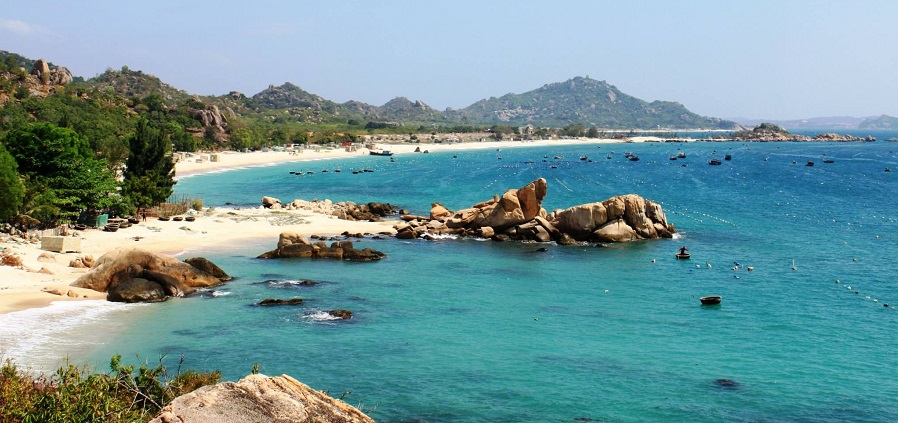 Toda la oferta turística del sudeste asiático en la espectacular bahía de Ha Long en Vietnam
