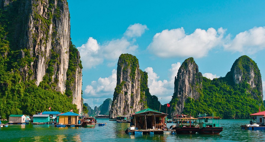 Toda la oferta turística del sudeste asiático en la espectacular bahía de Ha Long en Vietnam