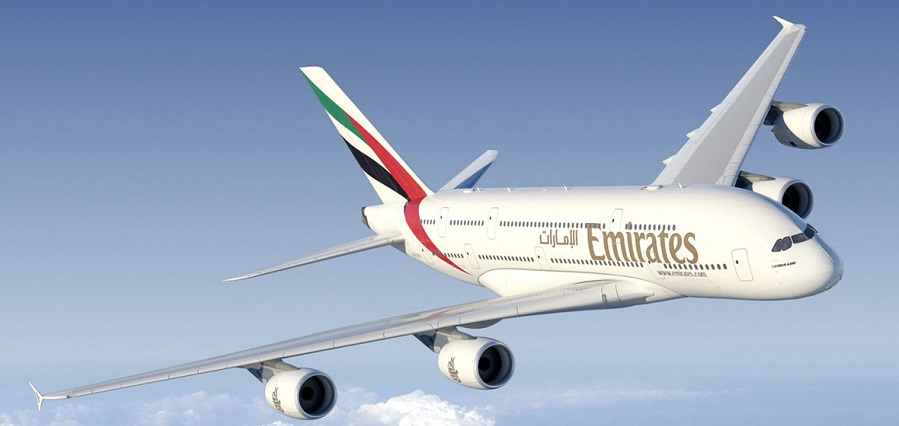 Emirates difunde alegría navideña a sus viajeros