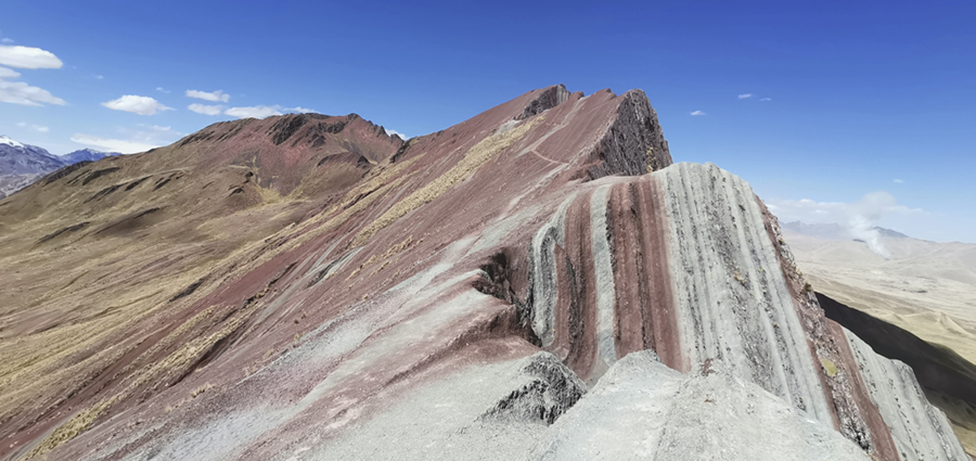 Pallay Punchu, la nueva joya multicolor de los Andes peruanos Pallay Punchu, la nueva joya multicolor de los Andes peruanos
